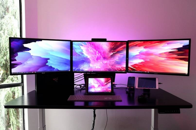 Multiple connected monitors