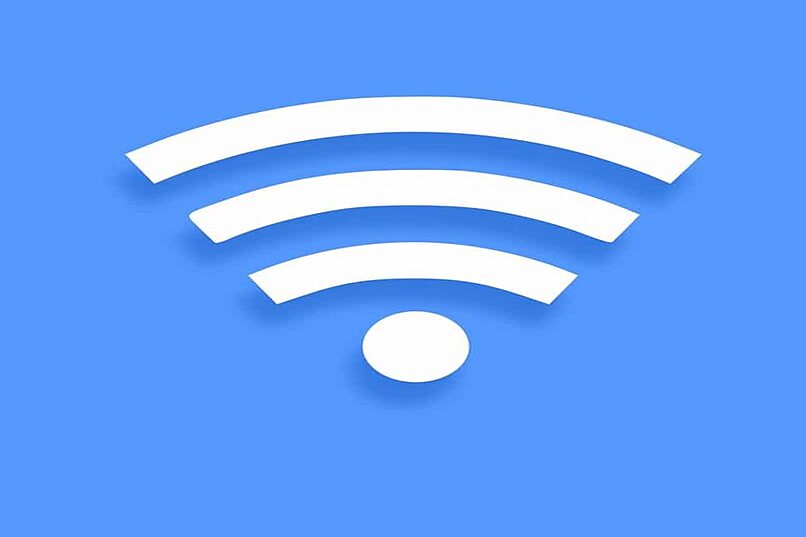 Pause updates by disconnecting your phone from the wifi network