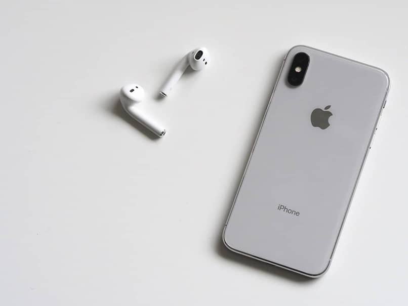 How to connect and use Airpods as walkie-talkies - iOS tips