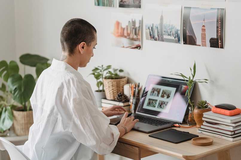 girl using computer