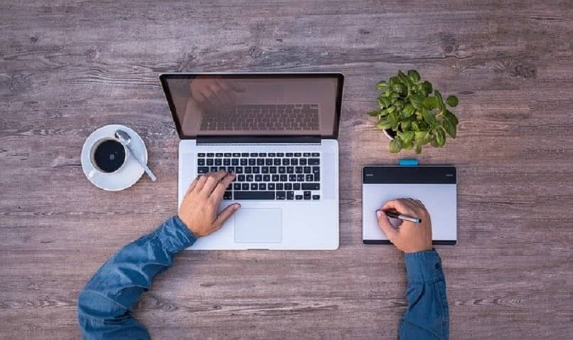 man typing on laptop