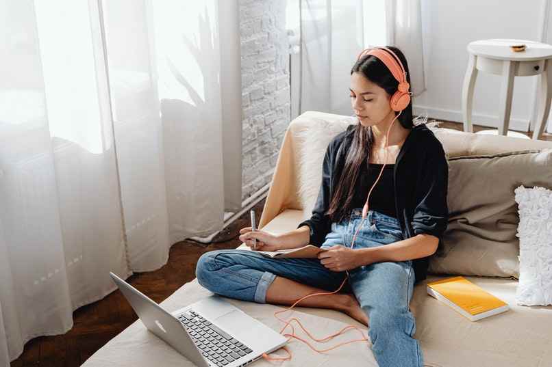 girl listening to music on her computer