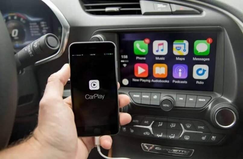 How do I connect my iPhone to the car? - CarPlay and other tools