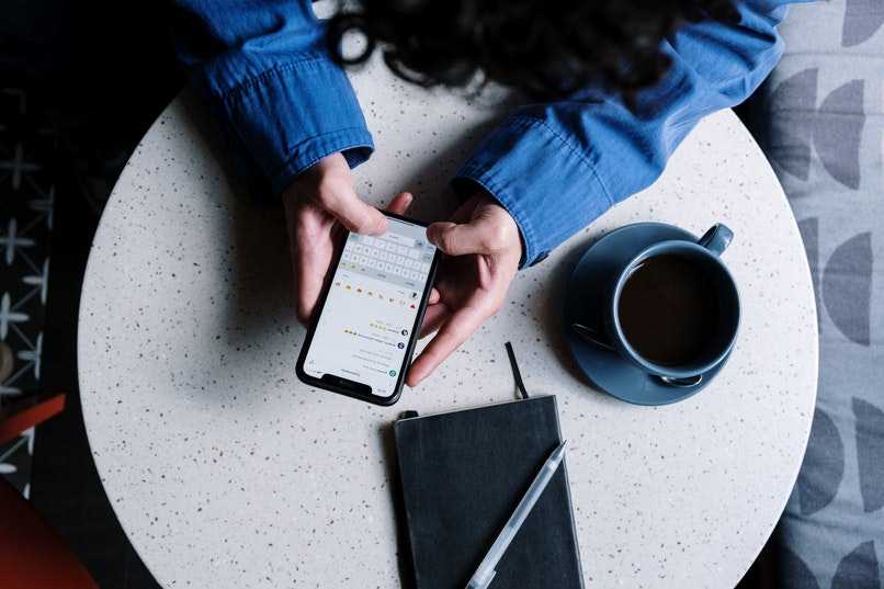 man writing on his cell phone