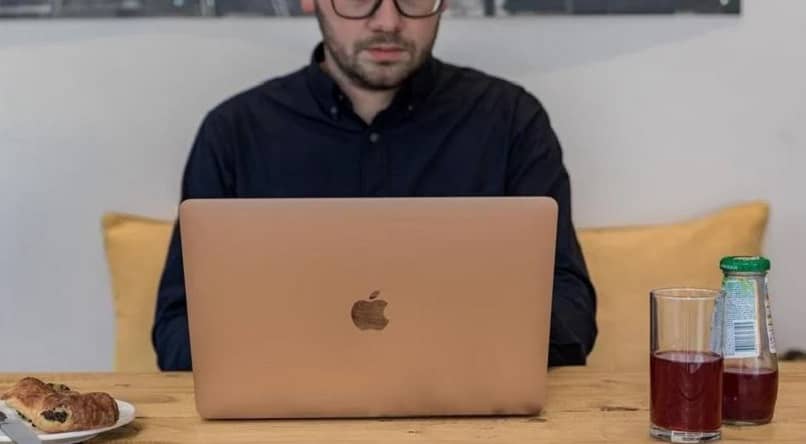 Invert trackpad scrolling on mac