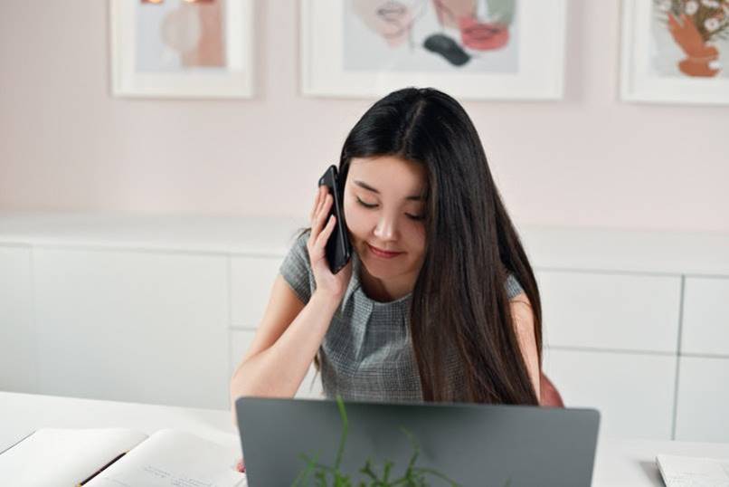 girl on the phone