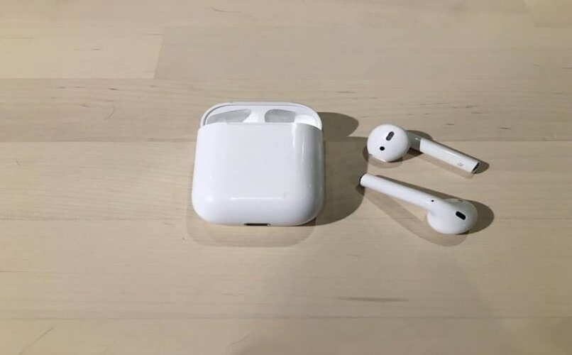 Find out what the green LED of your airpods means