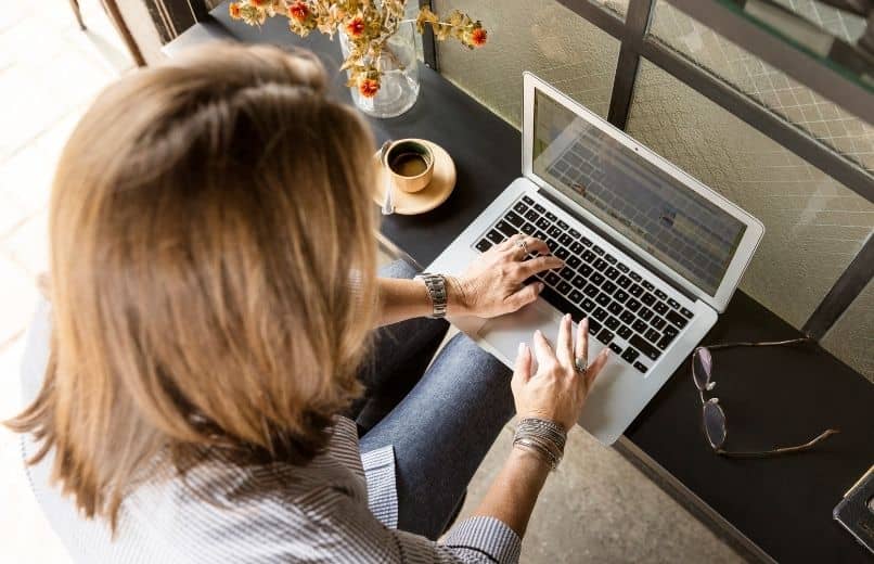 woman using white computer