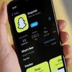 How do I make my Snapchat app black from my iPhone? - dark mode