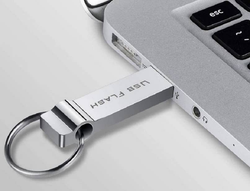 pendrive connected to laptop