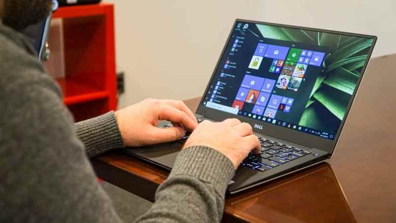 man typing on laptop